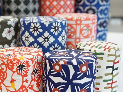 型染紙を貼った茶缶